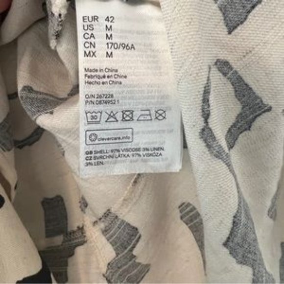 H&M Off Shoulder Cream and Black Geometric Print Top with buttons Size M Medium - Picture 4 of 4